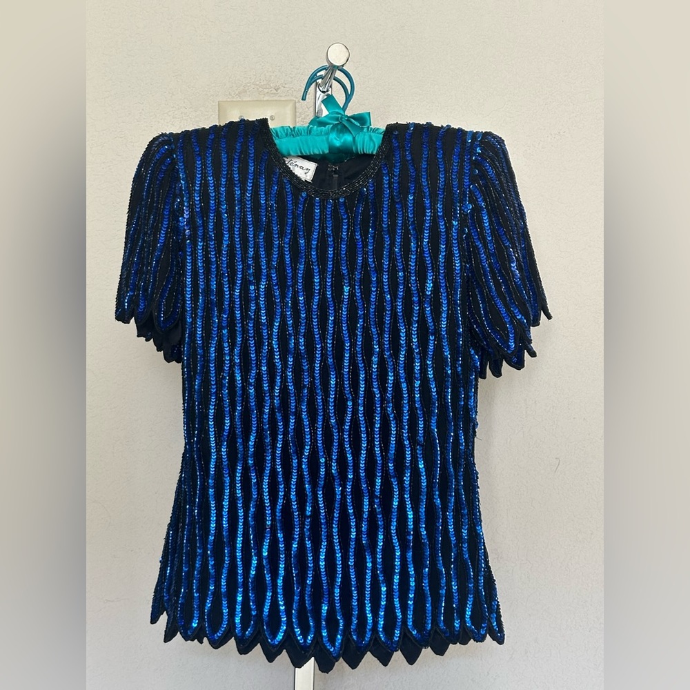 Beautiful VTG Stenay black blue beaded & sequin top - size petit/petit